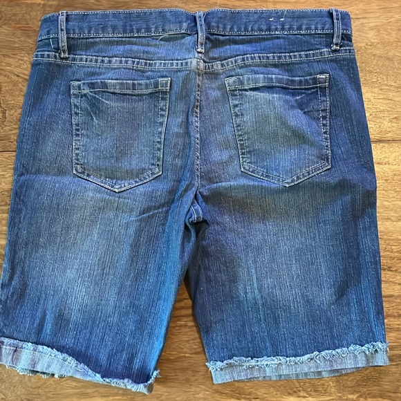 Mossimo 9” denim shorts size 11 - Picture 2 of 3
